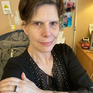 Selling 10 kt white gold sapphire ring